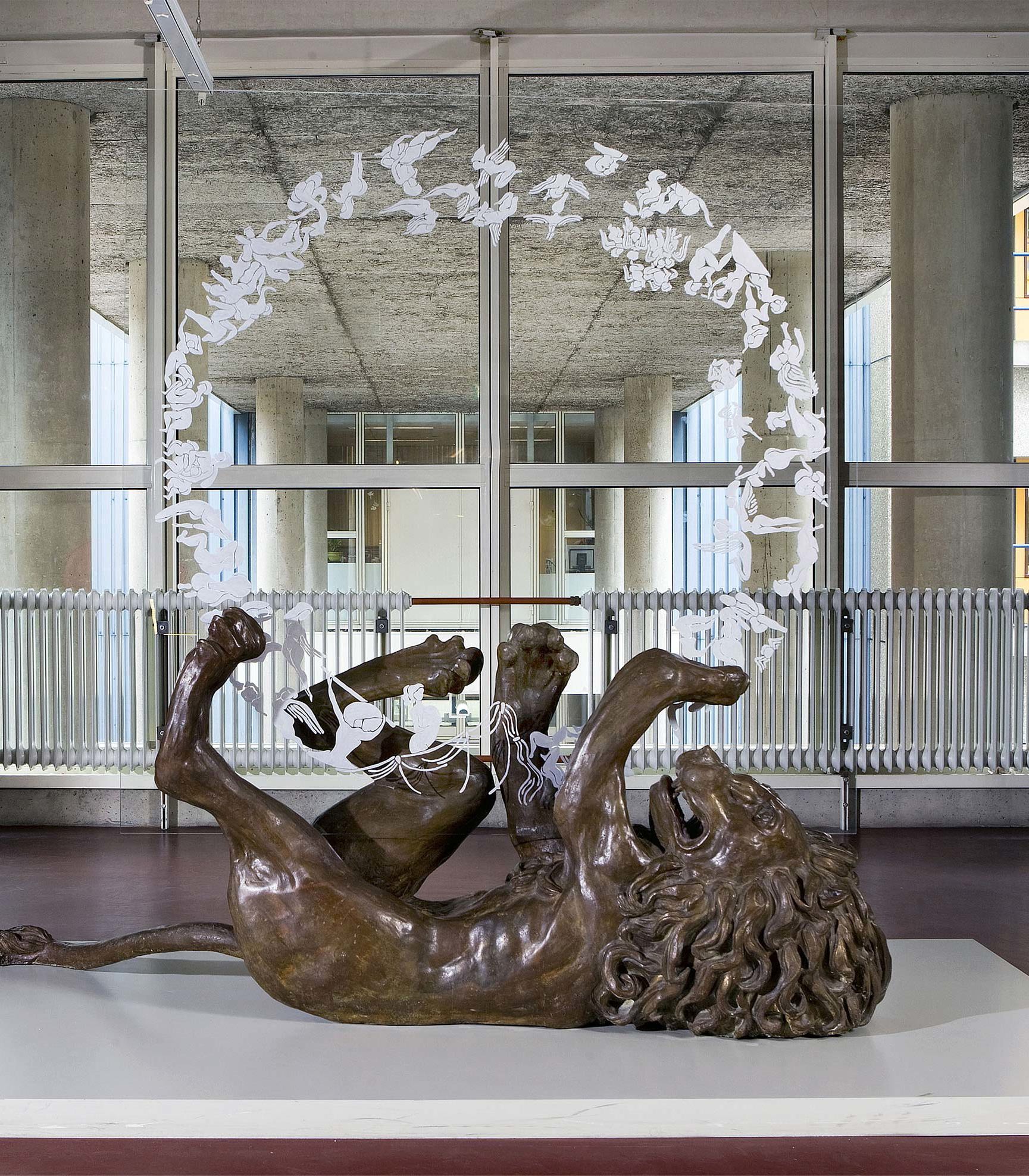 Elisabet Stienstra, On the edge of a tunnel, brons en beschilderd glas, 210 x 86 x 85 cm. (1989)