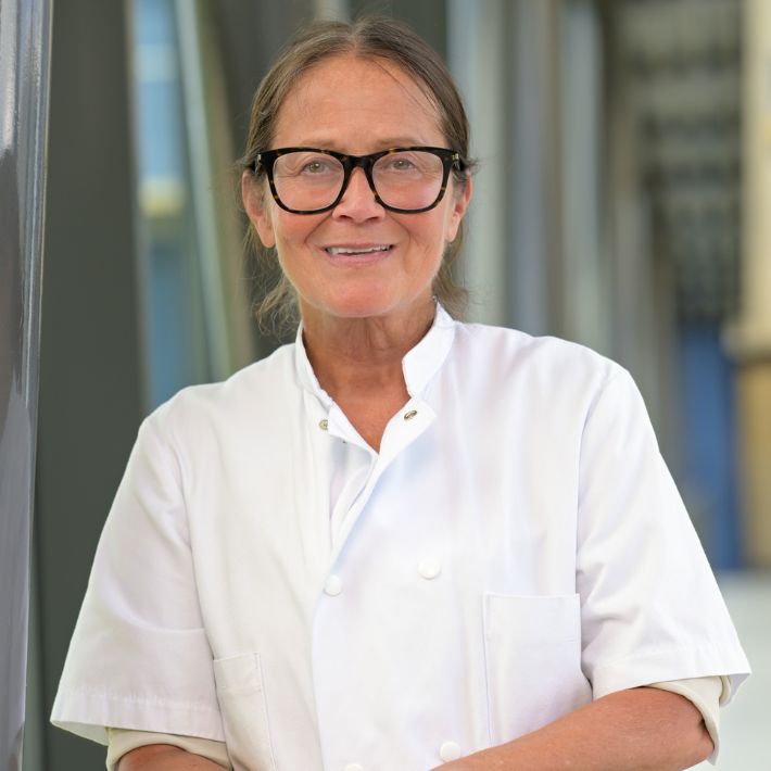 Portretfoto van Sesmu Arbous. Portretfoto van Sesmu Arbous.
