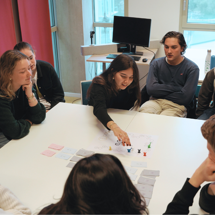 Studenten spelen een spel. Studenten spelen een spel.