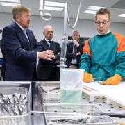Koning Willem-Alexander en minister Bruijn op werkbezoek bij LUMC over toekomstbestendige zorg