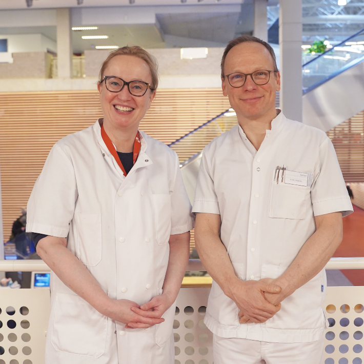 Foto van onderzoekers Ellen Kapiteijn (links) en Mark Burgmans (rechts)