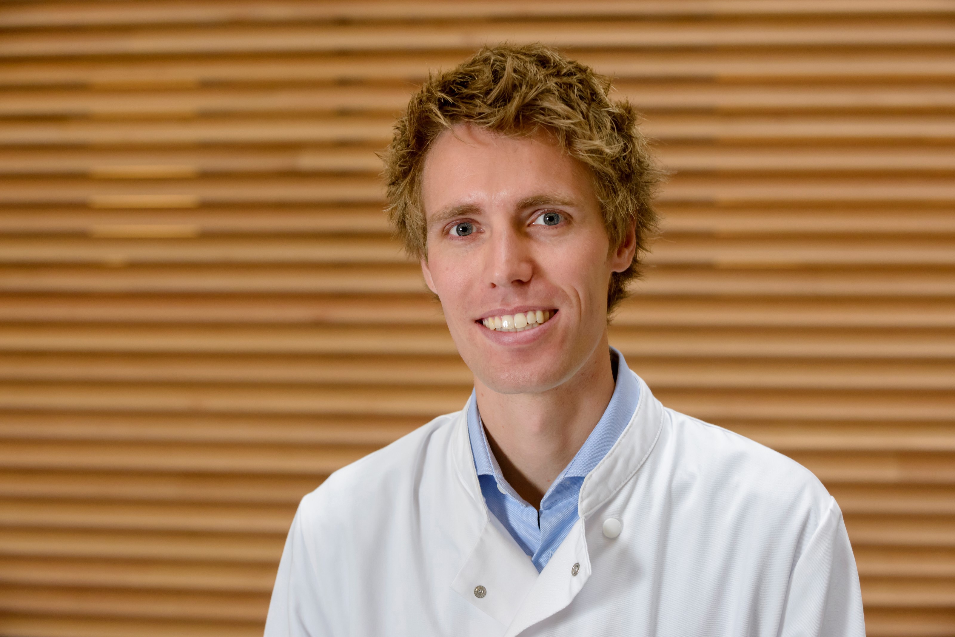 Gido Gravesteijn, Arts-onderzoeker
"Mijn onderzoek als promovendus richt zich op veel aspecten van therapieontwikkeling voor CADASIL: van experimenten in het lab tot analyses van patiëntenmateriaal"