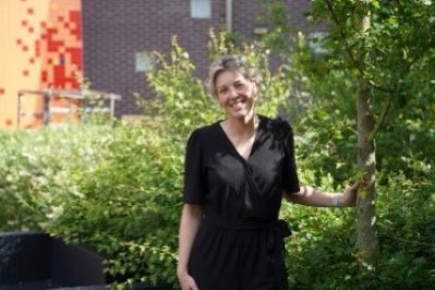 Katja de Koning - Teamleider Curium - LUMC
Ik ben inmiddels al 18 jaar werkzaam binnen deze organisatie. Wat Curium-LUMC kenmerkt is de grote betrokkenheid en liefde van de medewerkers bij de kinderen/jongeren en hun gezin. Toch willen we meer voor deze kinderen/jongeren betekenen. Ons doel is om een omgeving te bieden die hen stimuleert, activeert en hun psychisch welzijn bevordert. Ik zet me dan ook heel graag in om dit voor elkaar te krijgen.