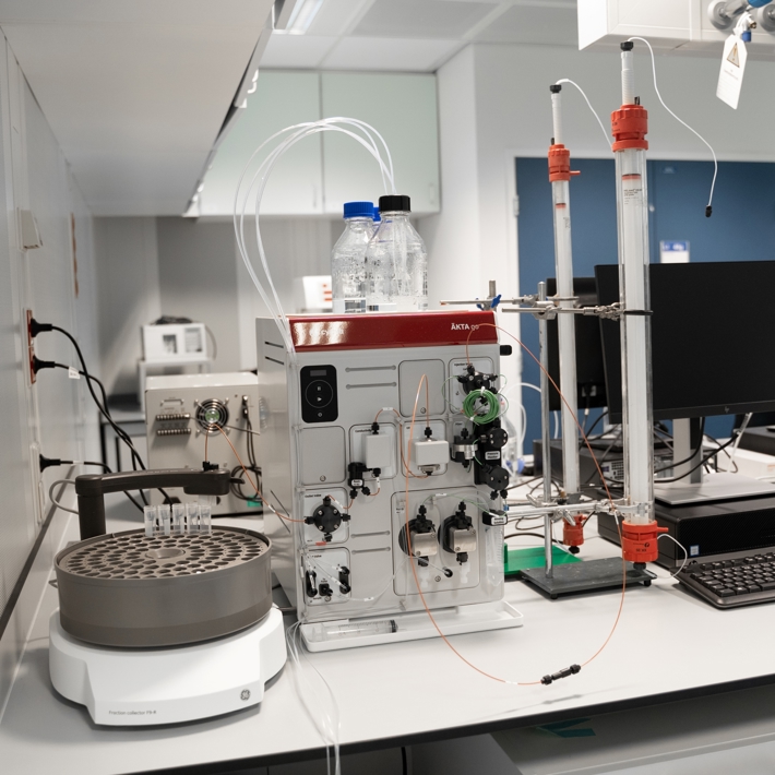 Equipment in IMMU peptide lab