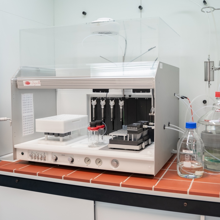 Equipment in IMMU peptide lab