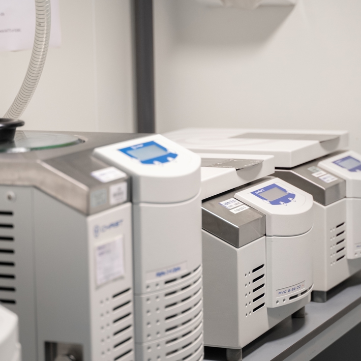 Equipment in IMMU peptide lab